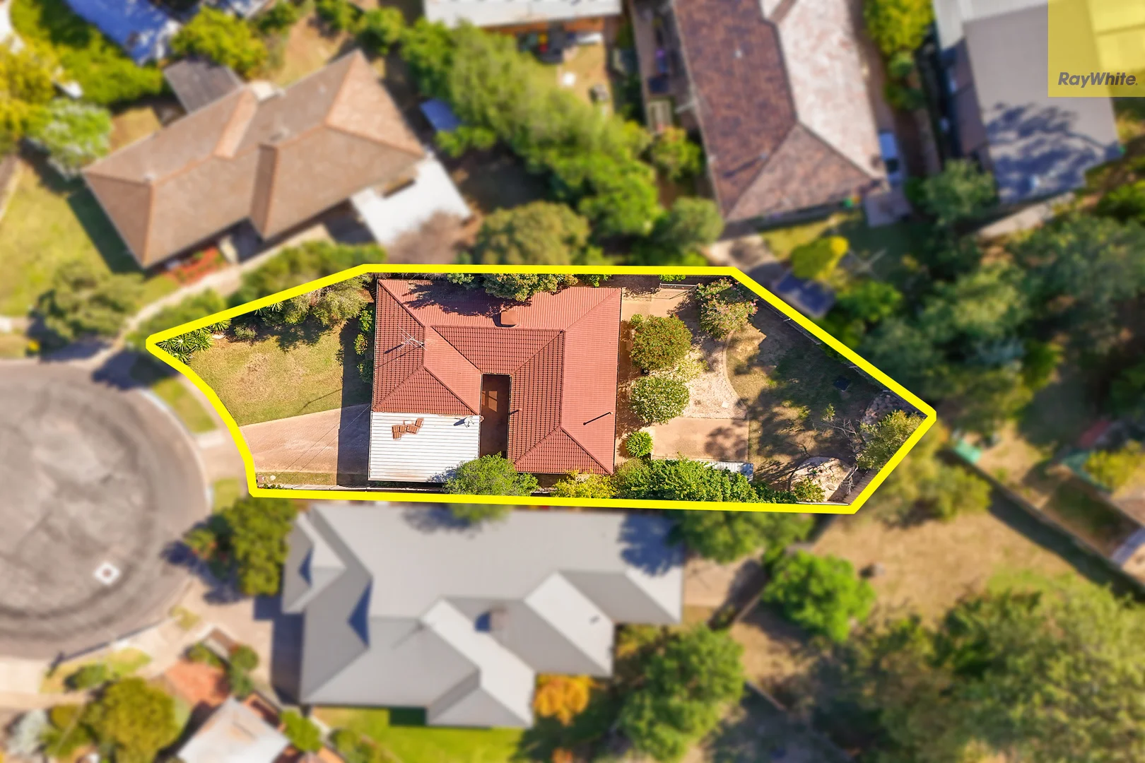 2 Manly Court, Bacchus Marsh VIC 3340 photo 3