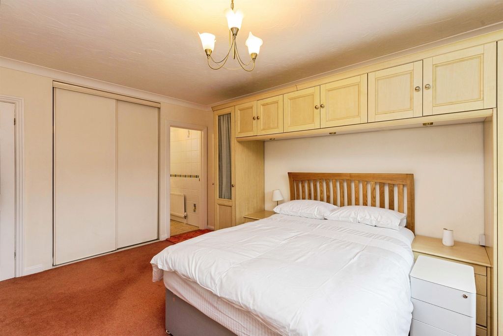 2 bed flat for saleWimborne Road, Bournemouth BH2 photo 5