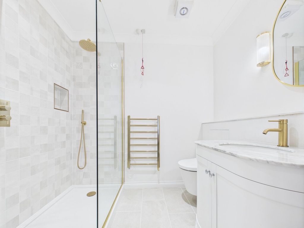 Additional image 3 of 2 bed flat for salePrebendal Court, Station Road, Shipton-Under-Wychwood, Chipping Norton OX7