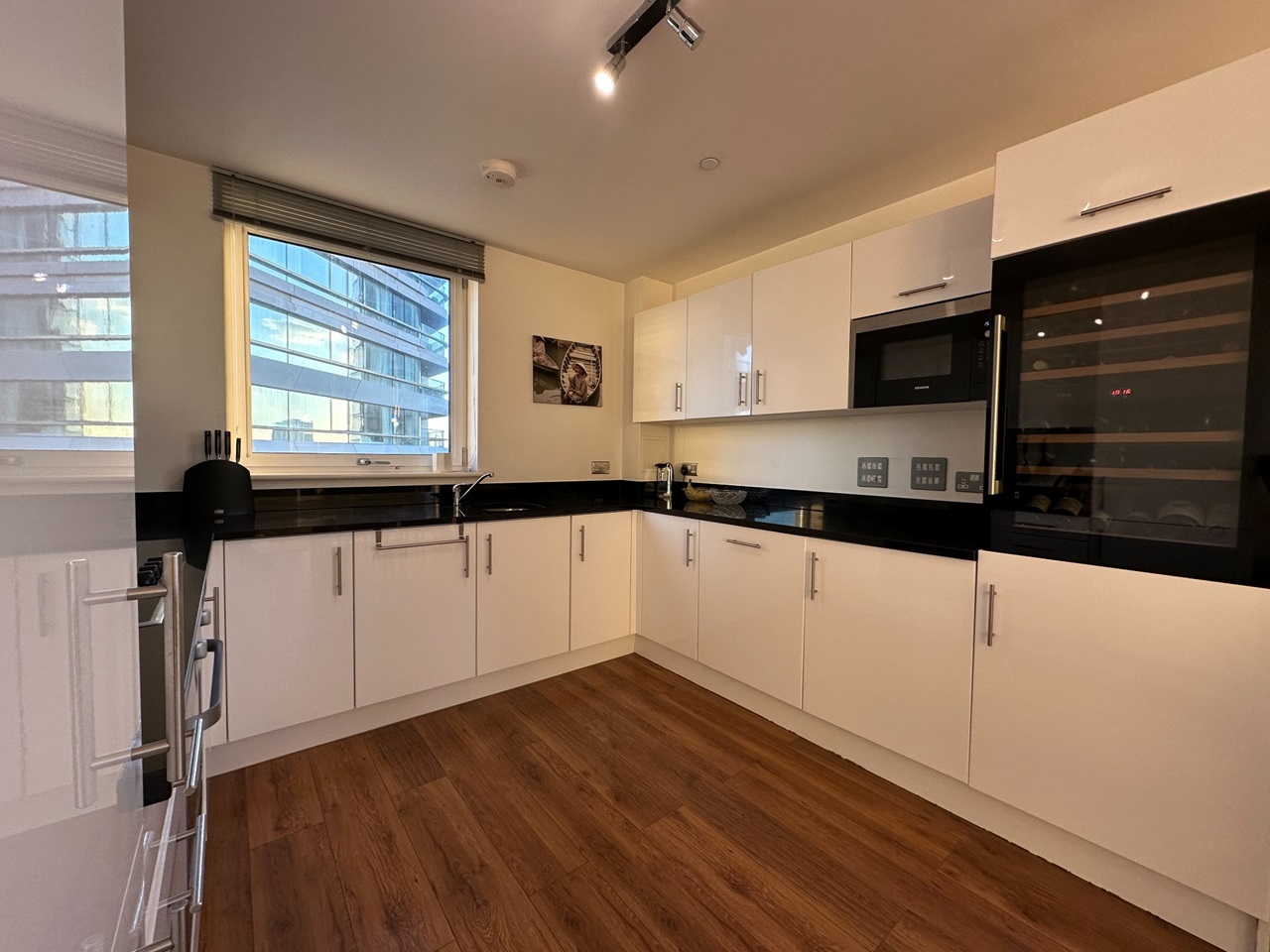 2 Bed Flat, City Road, EC1V, N1 7GU photo 3