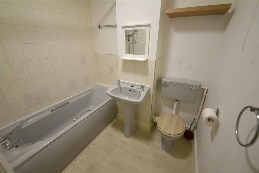 Additional image 9 of 2 bed flat for saleClareston Court, Station Road, Tenby SA70