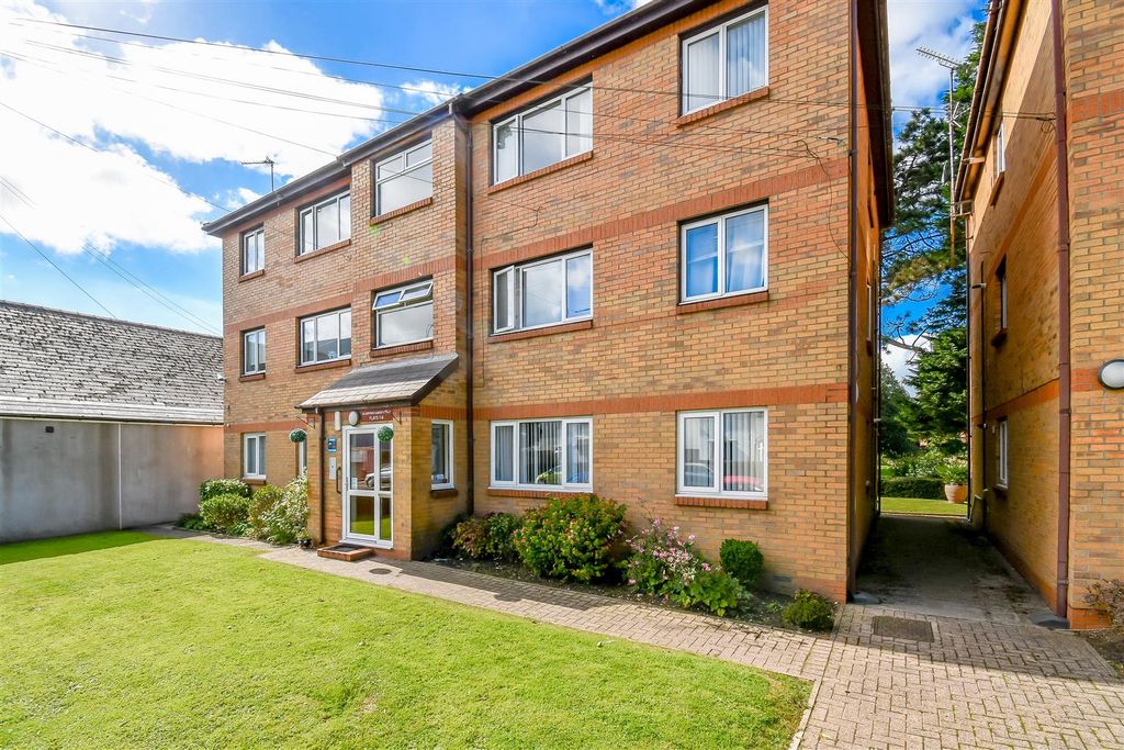 2 bed flat for saleButtrills Road, Barry CF62