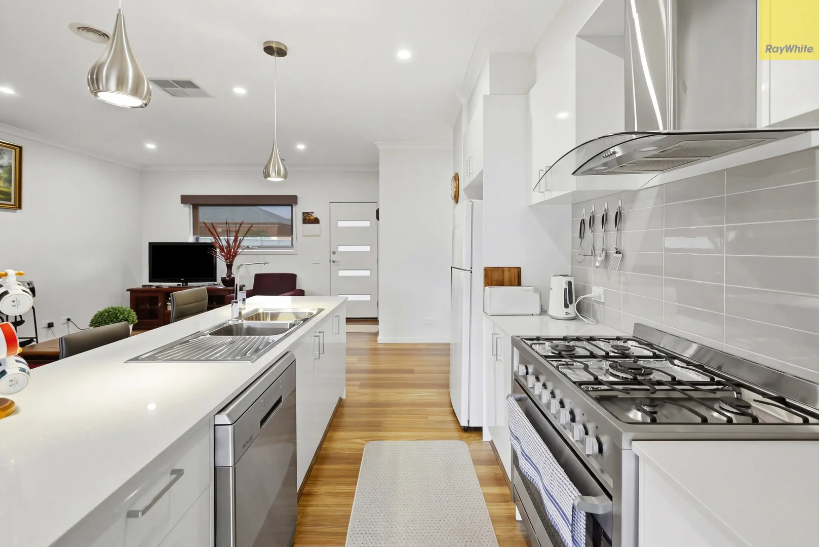 6/100 Masons Lane, Bacchus Marsh VIC 3340 photo 2