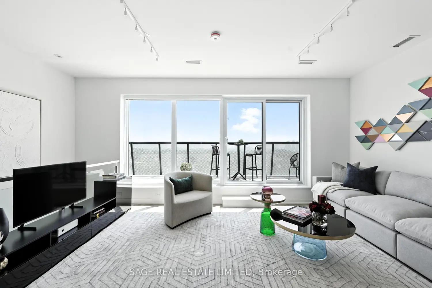 Additional image 3 of 863 St Clair Avenue 808