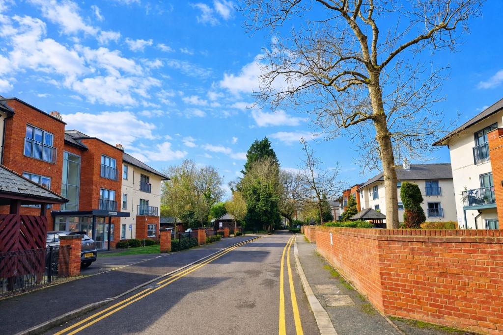 2 Bed Flat, Highfield Road, B15, N1 7GU photo 3