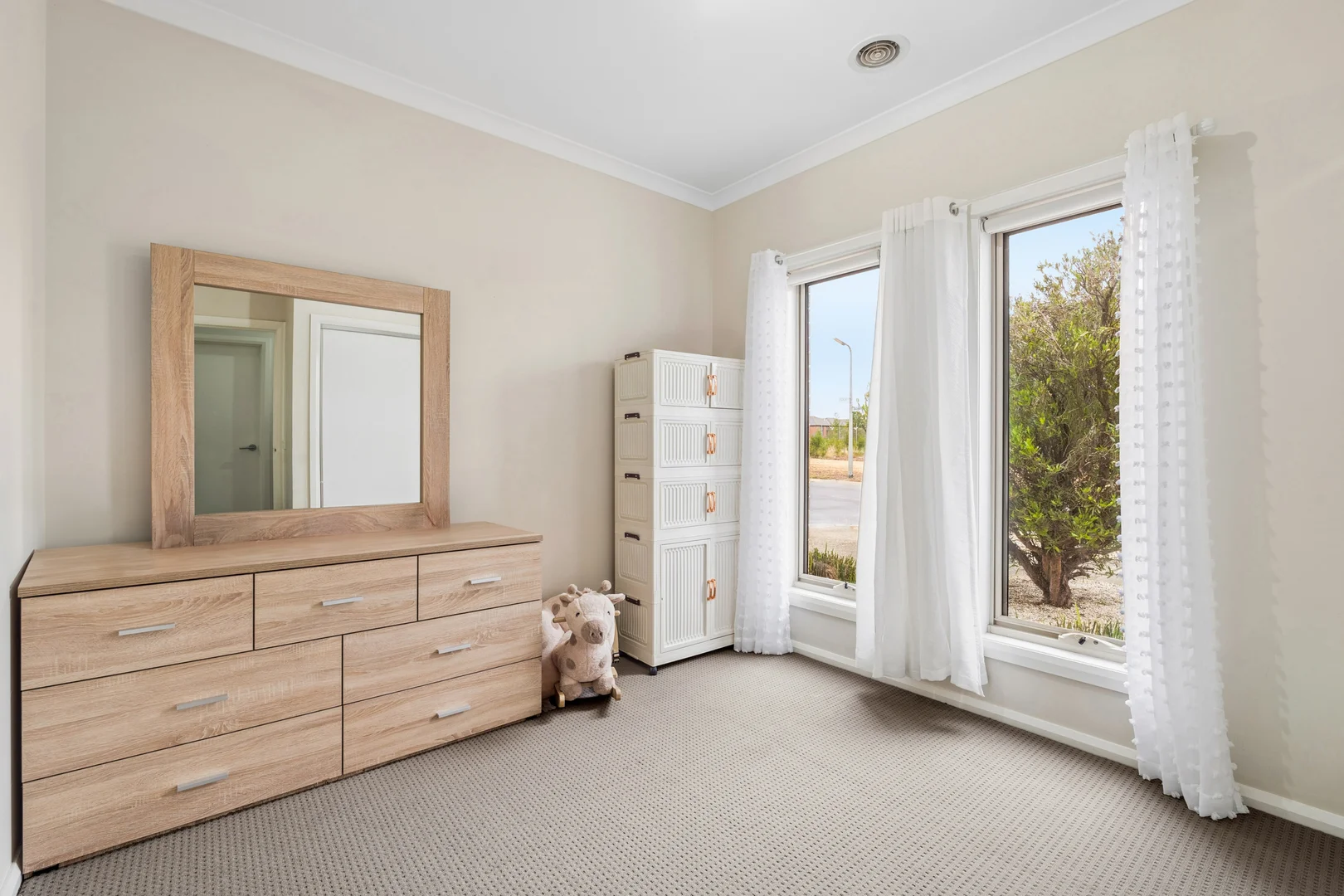 29 Basinview Drive, Tarneit VIC 3029 photo 4
