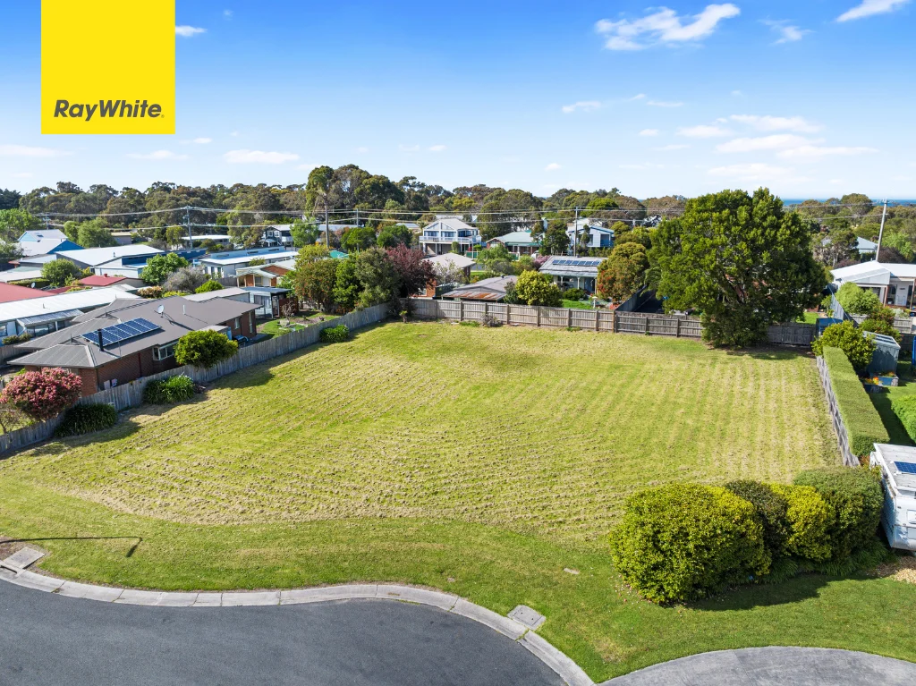 7 Leicester Square, Inverloch VIC 3996