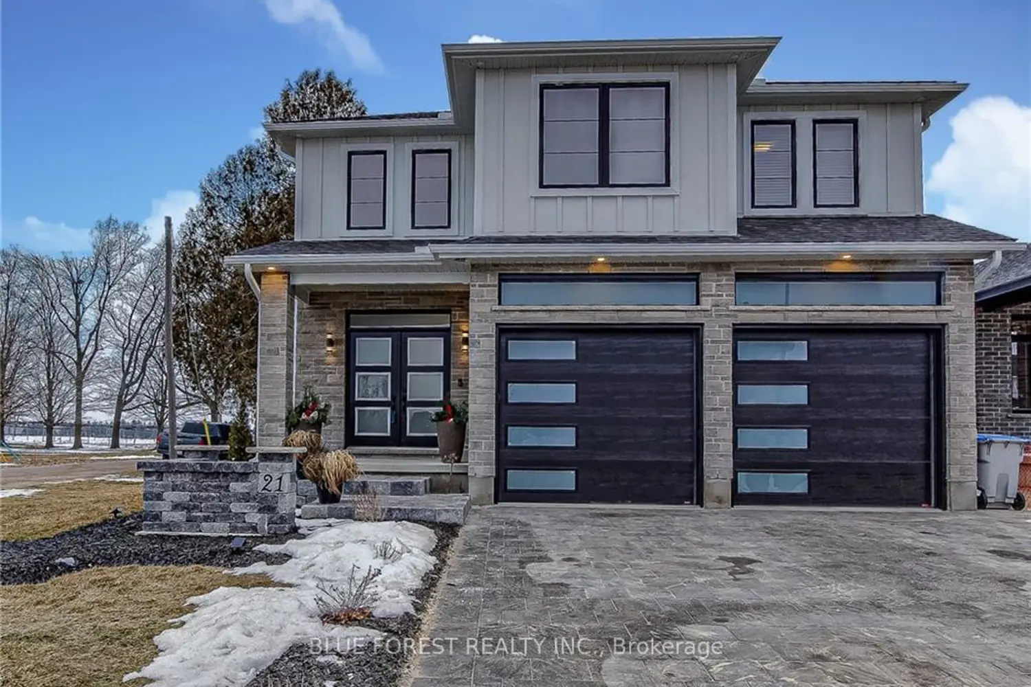 48 Woodland Walk