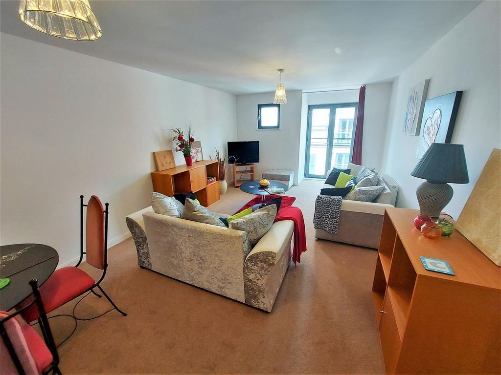 2 bed flat for saleSt Stephens Court, Marina, Swansea SA1