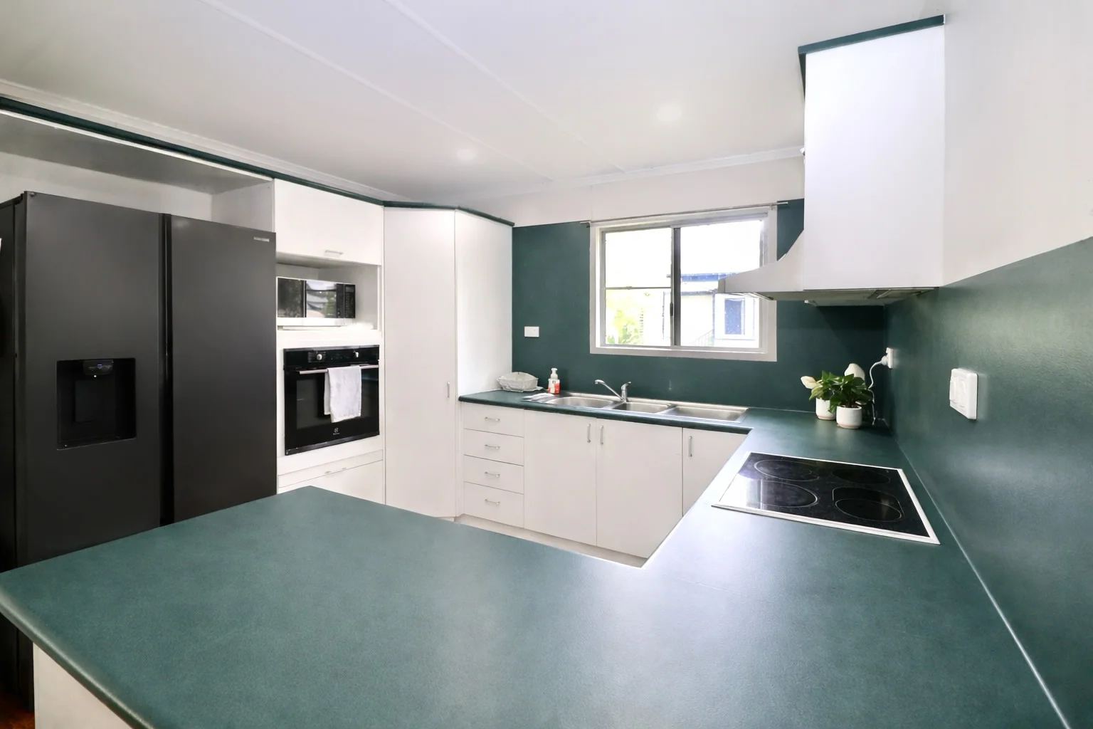 8 Row Street, Ingham QLD 4850 photo 4
