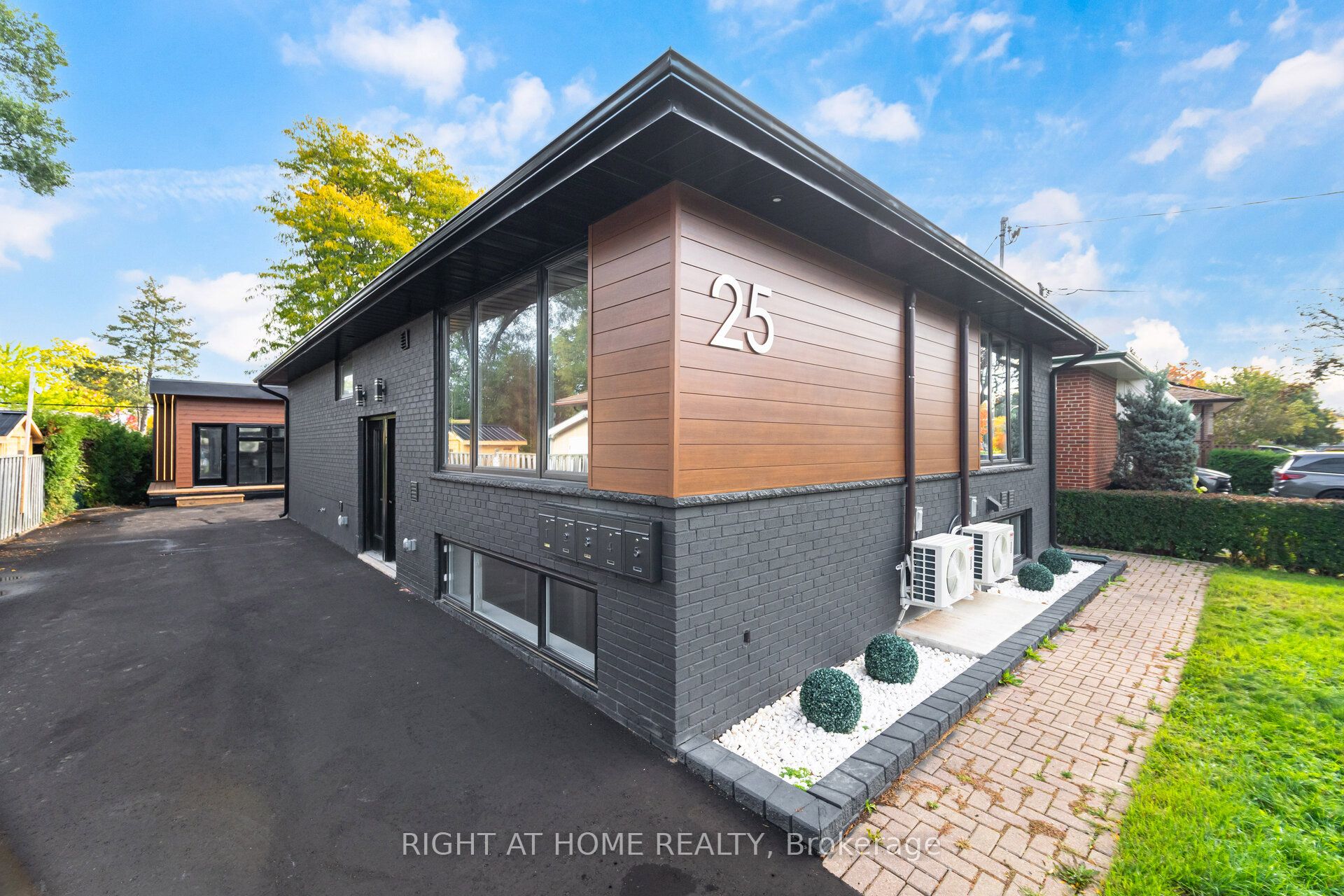 25 Templar Drive, Toronto, ON, M9R 3C6
