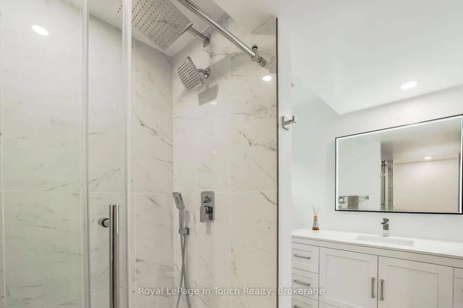 26 Glen Cedar Drive photo 3