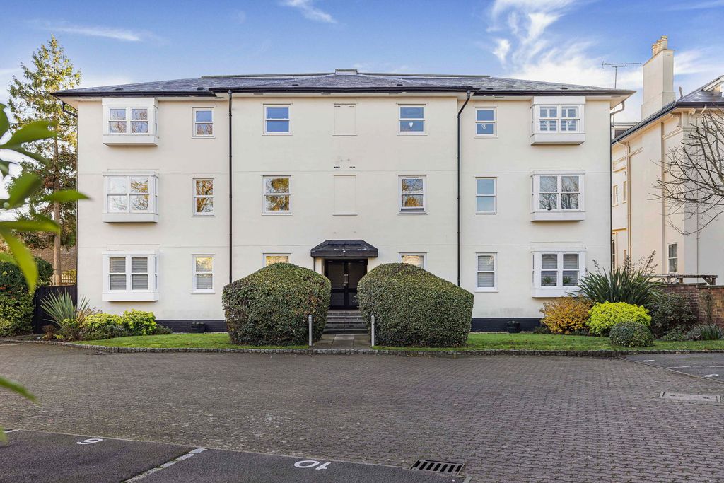 2 bed flat for saleEltham Lawn, Queens Road, Cheltenham GL50