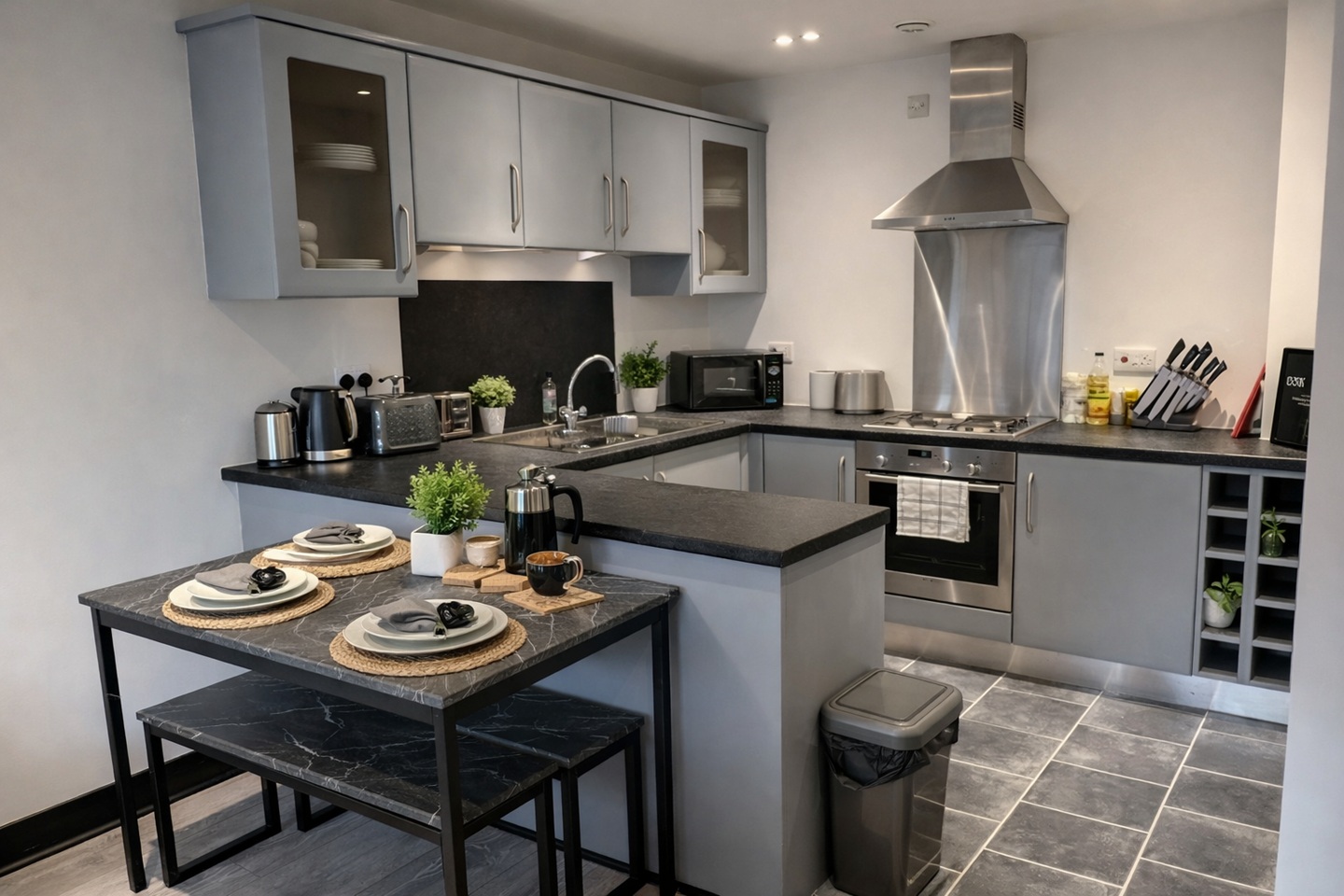 2 Bed Flat, Denmark Road, M15, N1 7GU photo 2