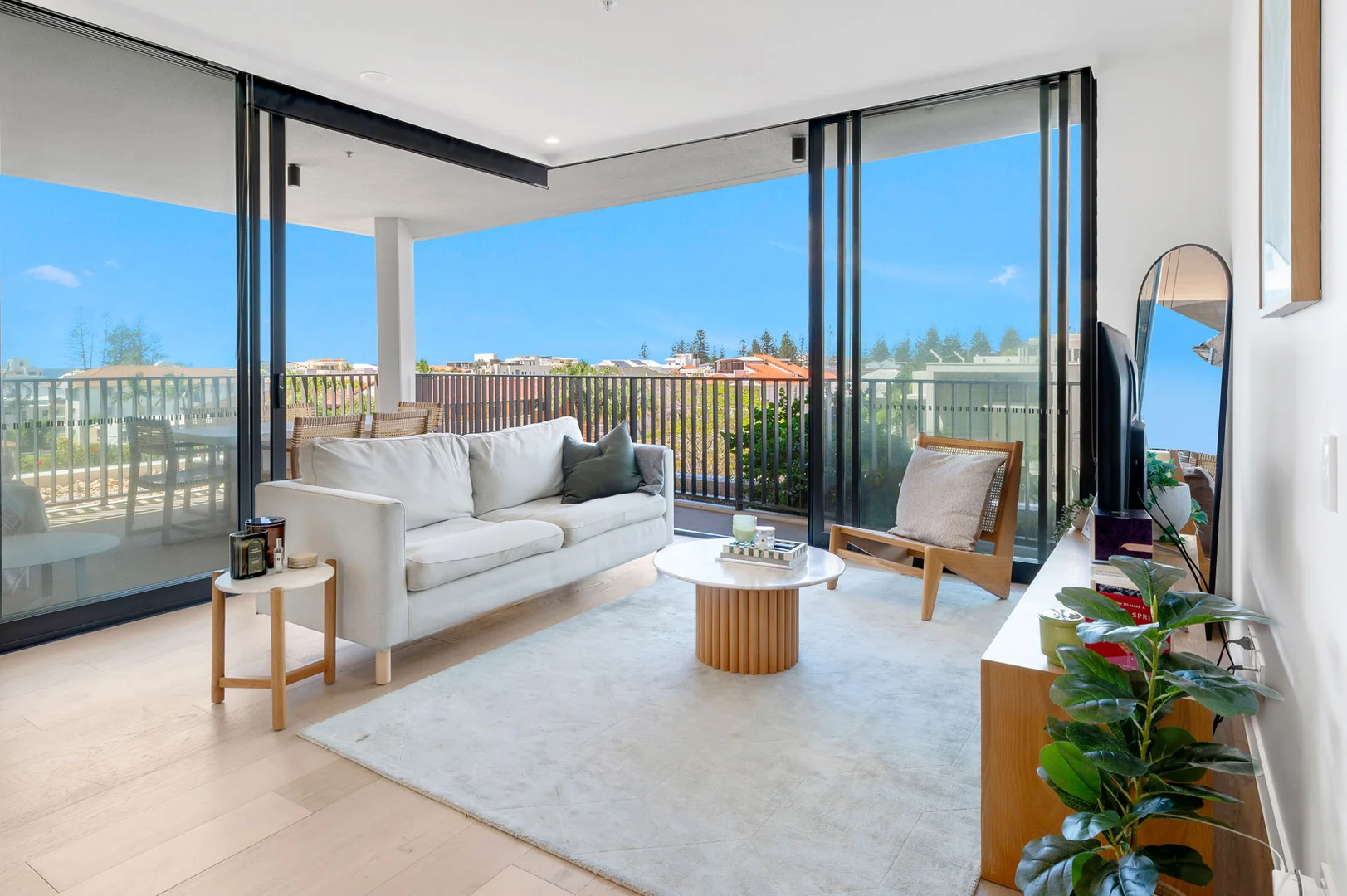 Additional image 2 of 304/43 Peerless Avenue, Mermaid Beach QLD 4218