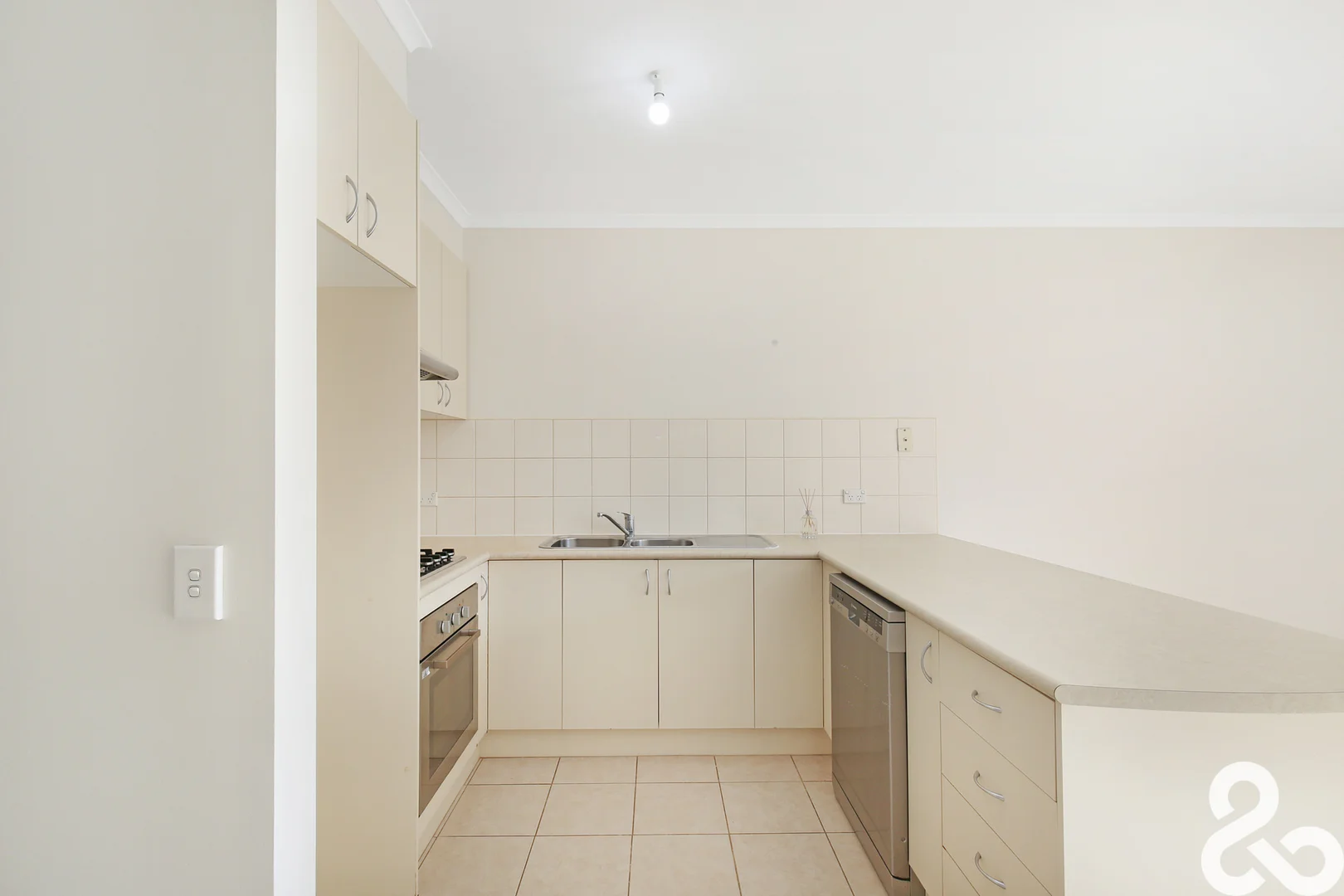 Additional image 8 of 2/90 Edgars Road, Thomastown VIC 3074