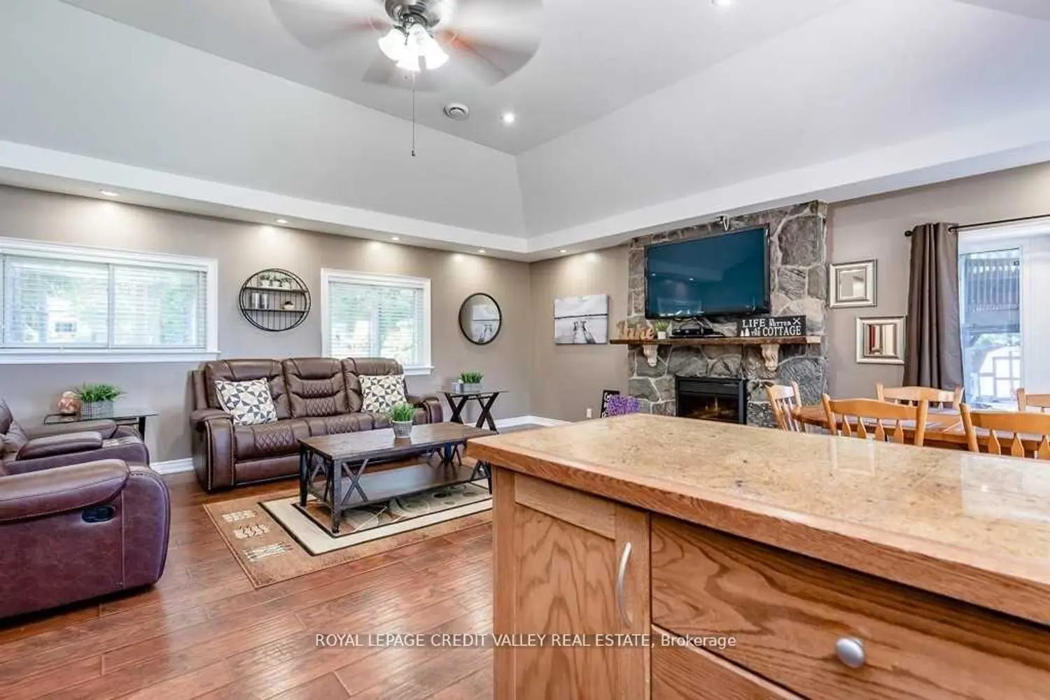 230 Robins Point Road photo 4
