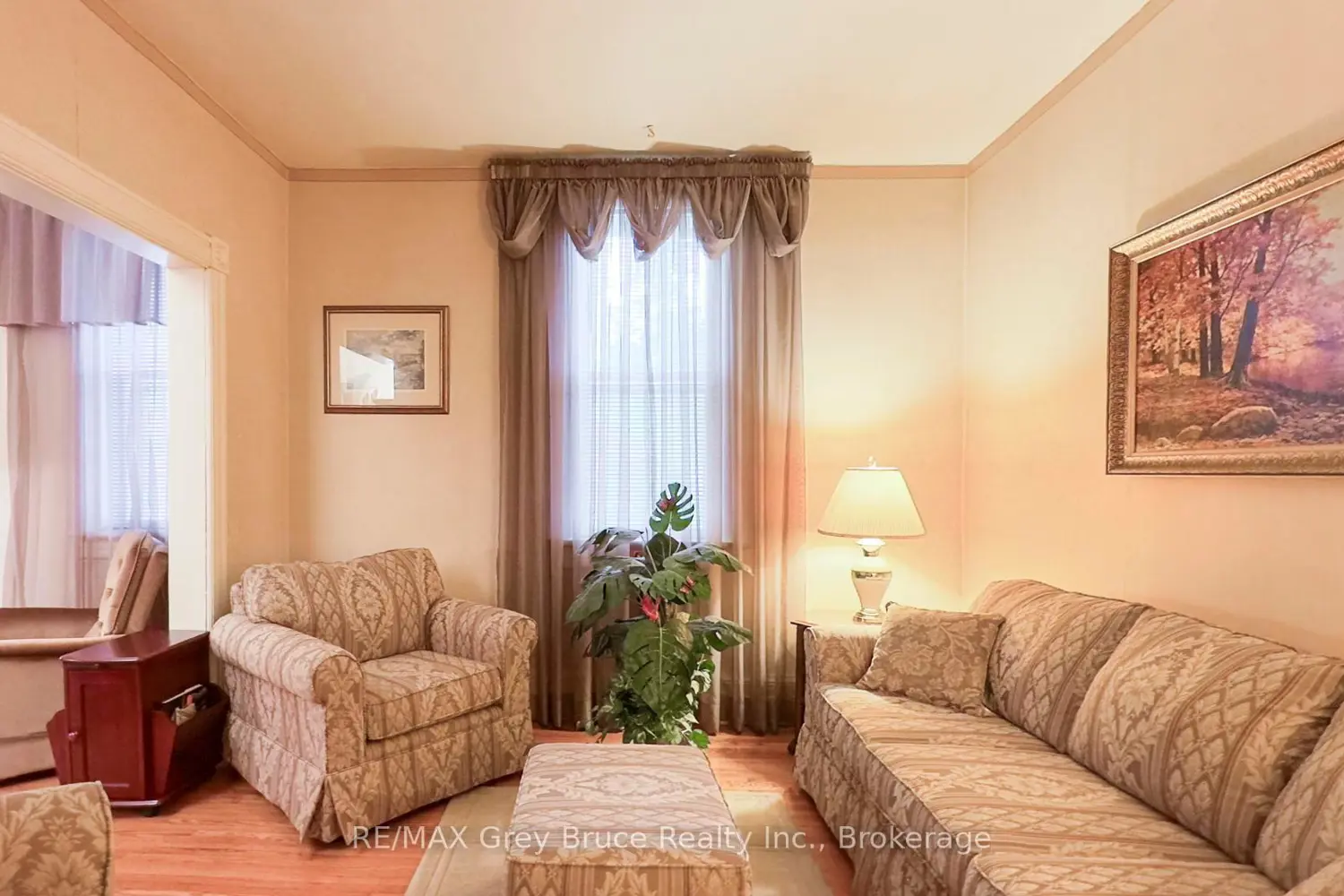 Additional image 9 of 500064 Grey Road 12