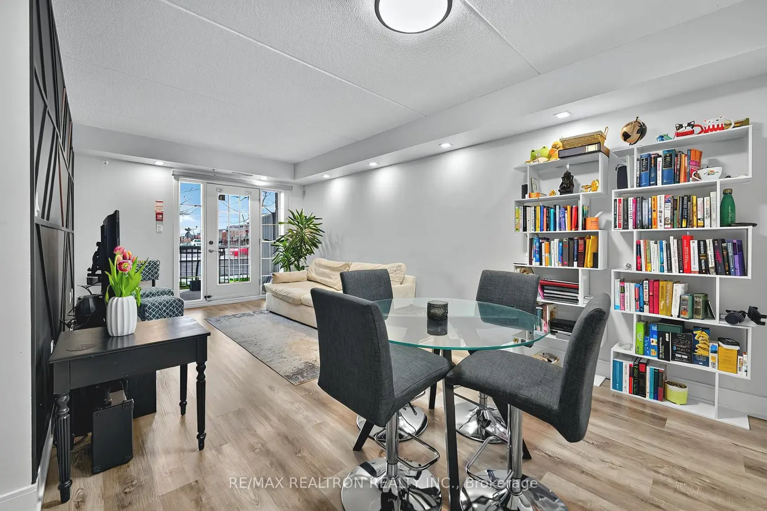 7428 Markham Road 110 photo 2