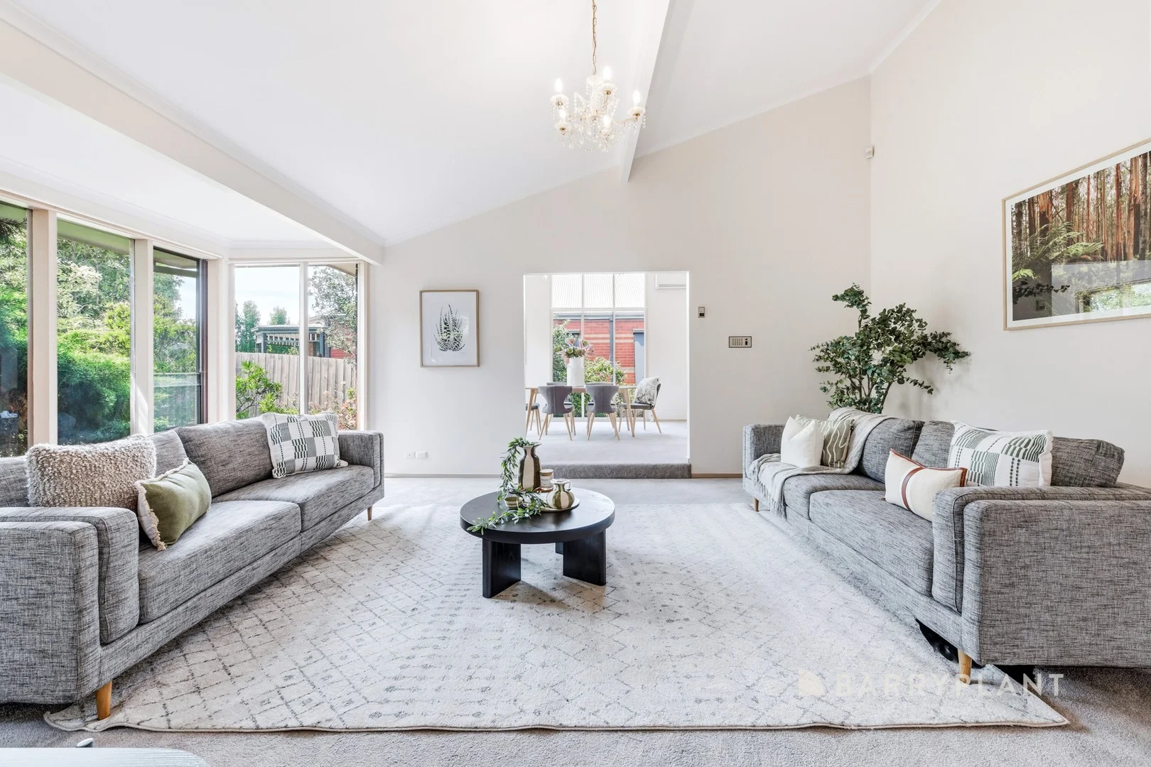 8 Blue Hills Close, Wantirna VIC 3152