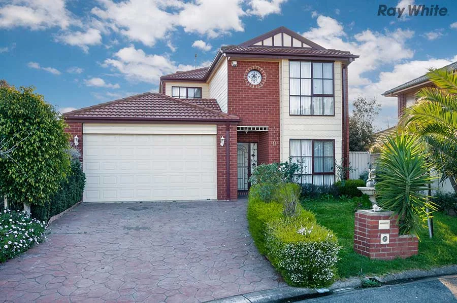 11 Maitland Place, Caroline Springs VIC 3023