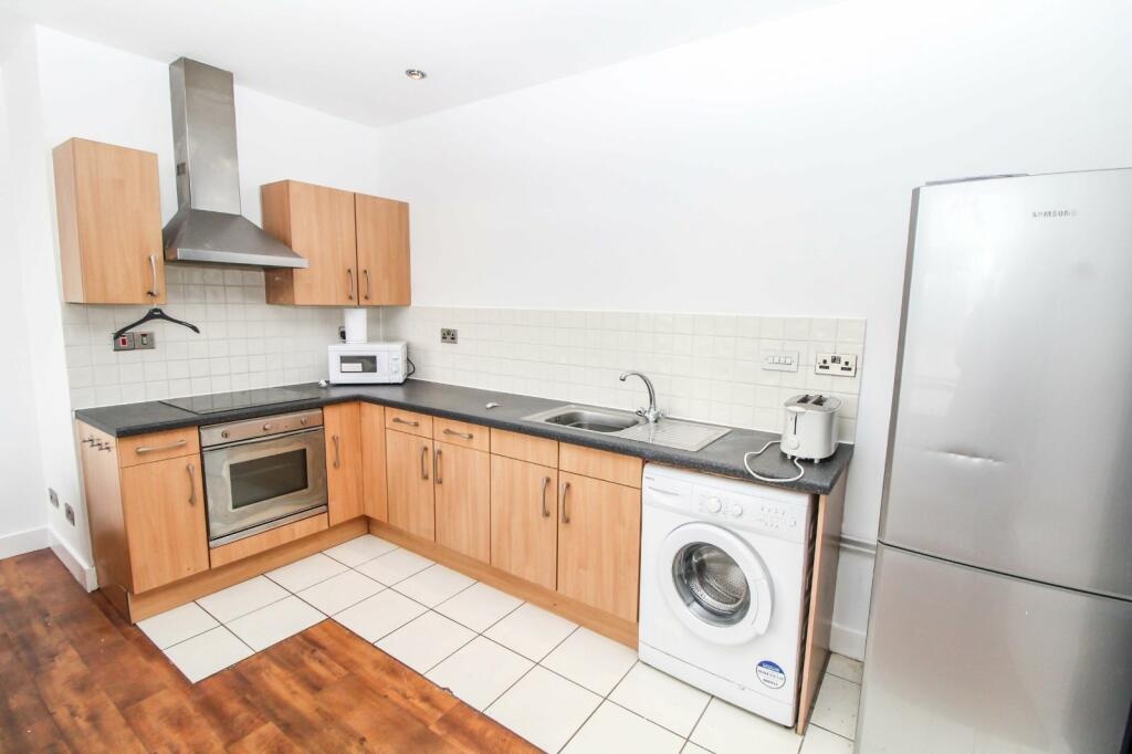 2 Bed Flat, City Heights, M3, N1 7GU photo 3