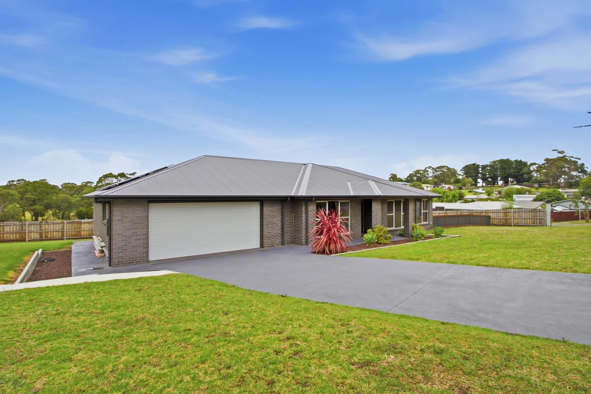 2 Reggardo Rise, Lakes Entrance VIC 3909