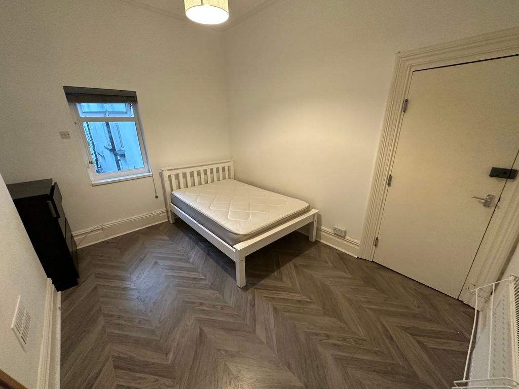 Room in a Shared House, Hanover Square, LS3, N1 7GU photo 3