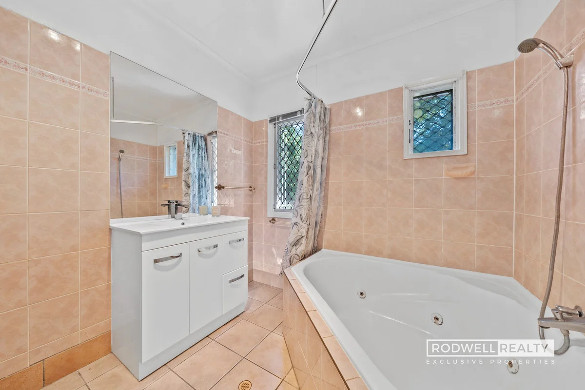 182 Glebe Road, Booval QLD 4304 photo 5