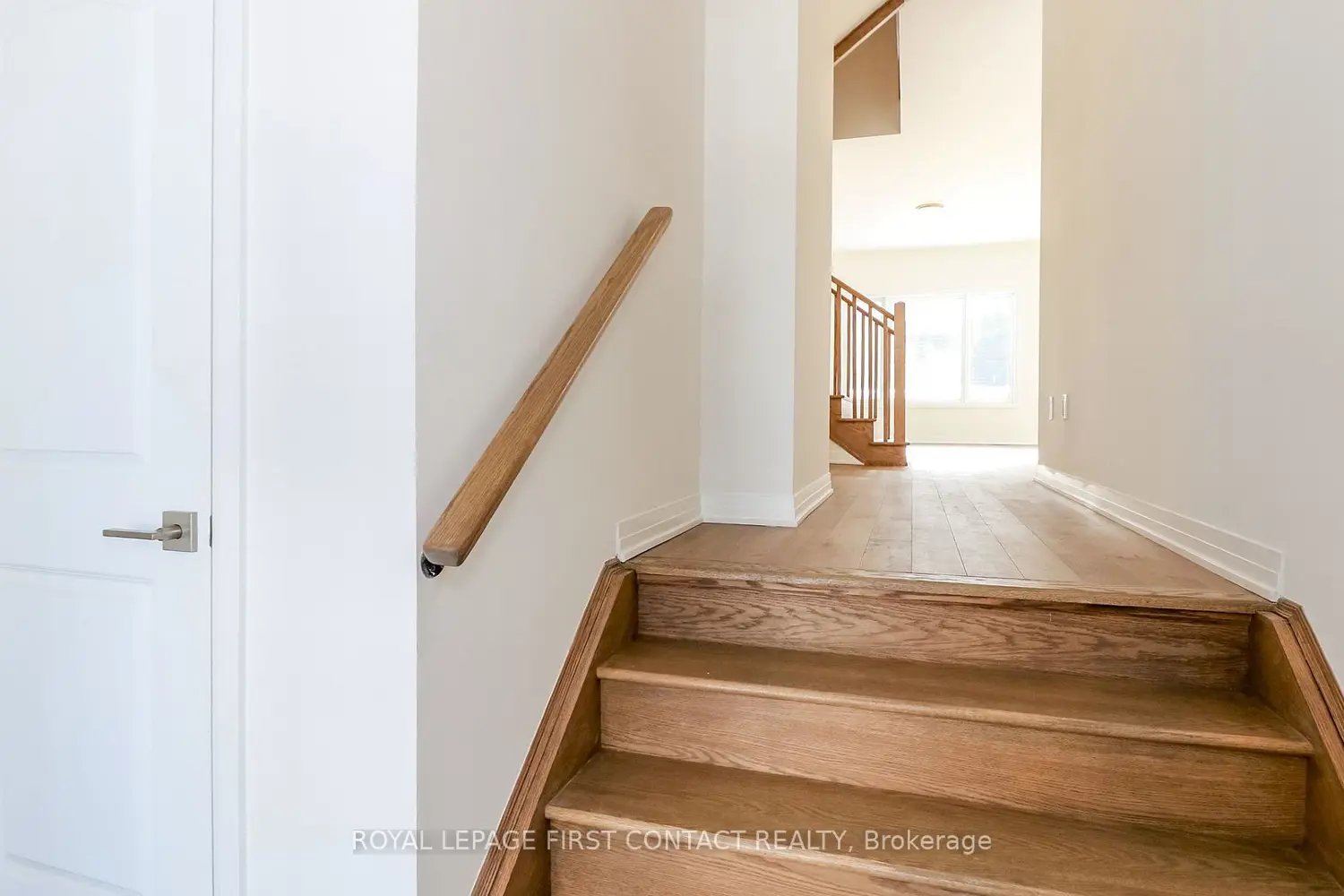 3778 Sunbank Crescent photo 2