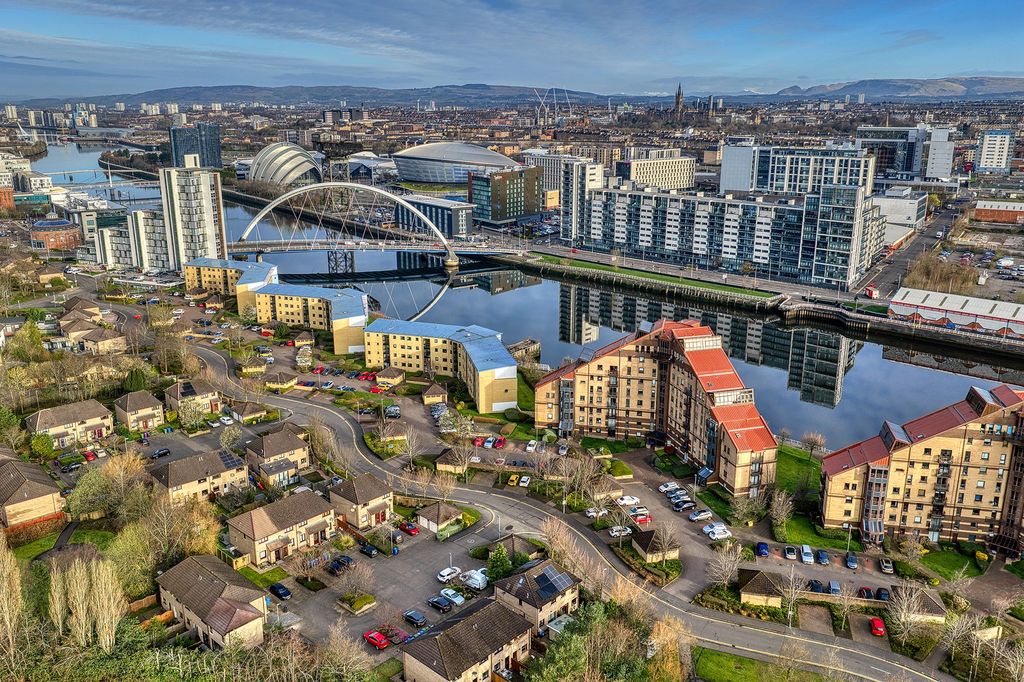 3 bed flat for sale30 Mavisbank Gardens, Flat 6, Festival Park, Glasgow G51