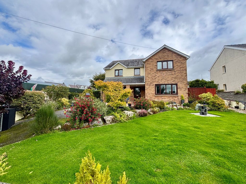 4 bed detached house for saleCwrtnewydd, Llanybydder SA40