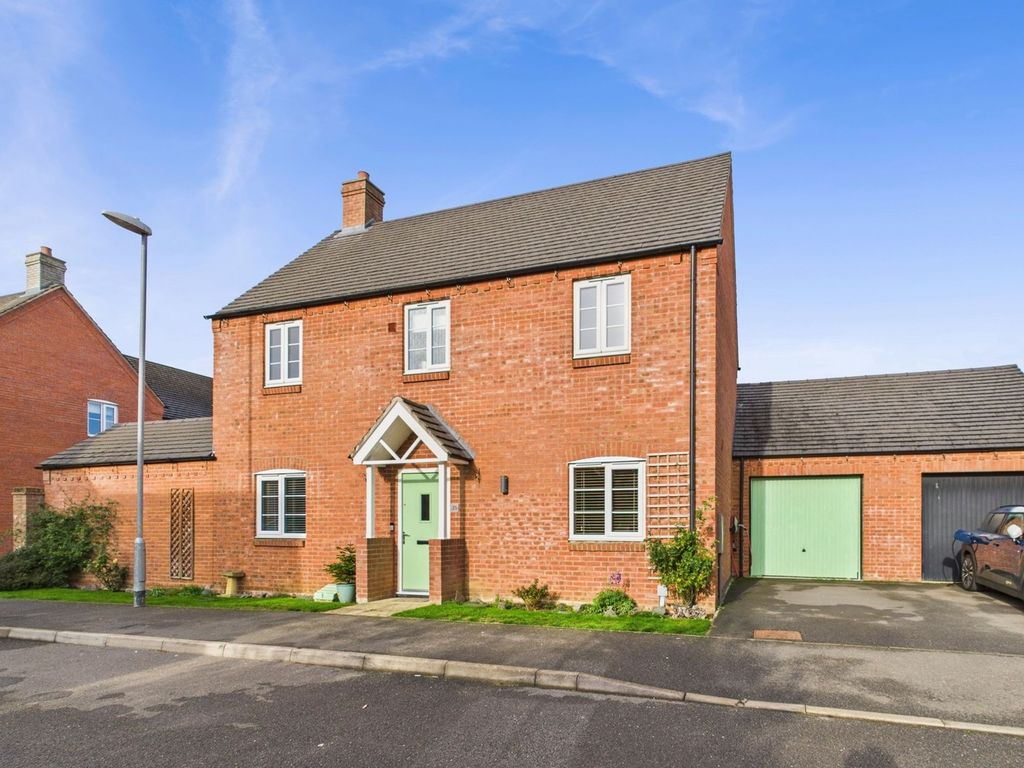 4 bed detached house for saleFreemans Way, Greens Norton NN12