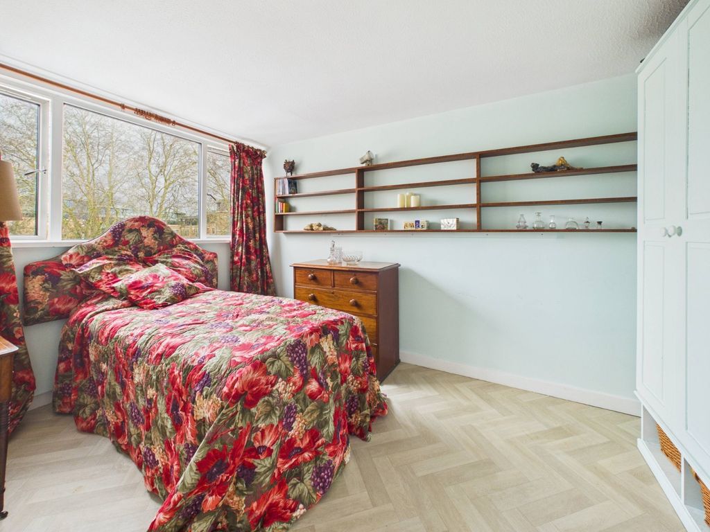 2 bed flat for saleMountbatten Square, Ward Royal, Windsor, Berkshire SL4 photo 5