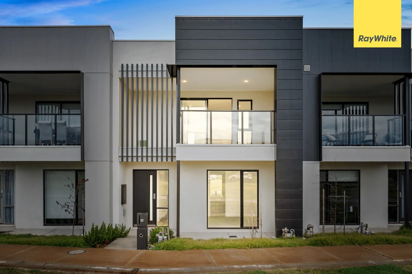 24 Odsal Walk, Strathtulloh VIC 3338