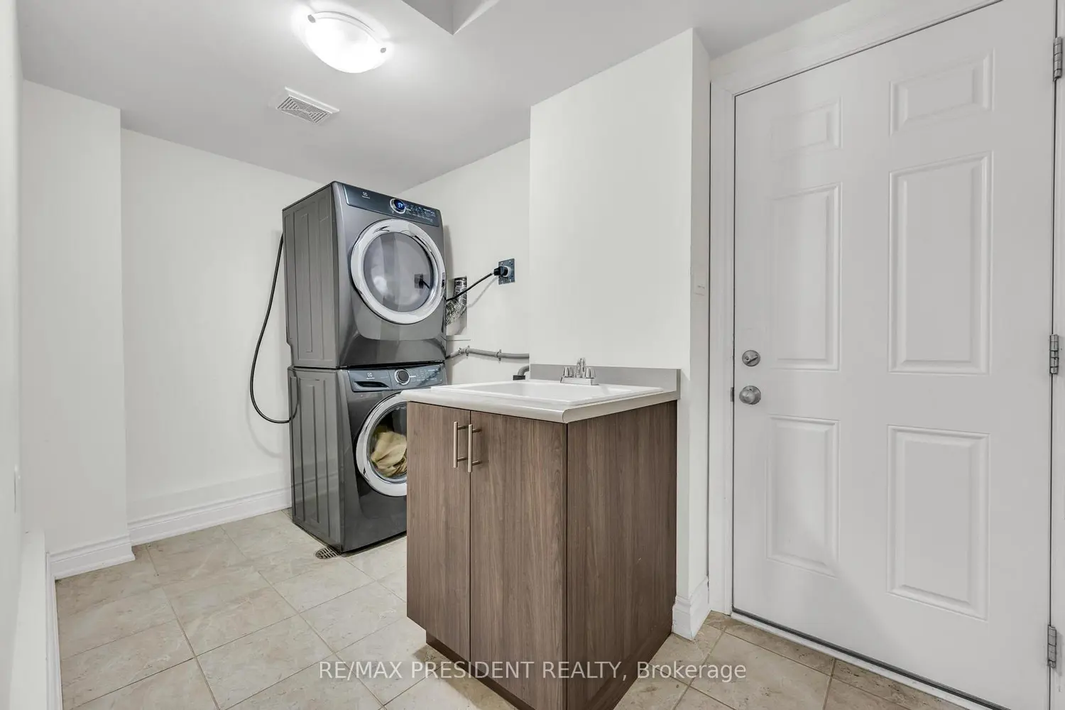 Additional image 9 of 8575 Financial Drive