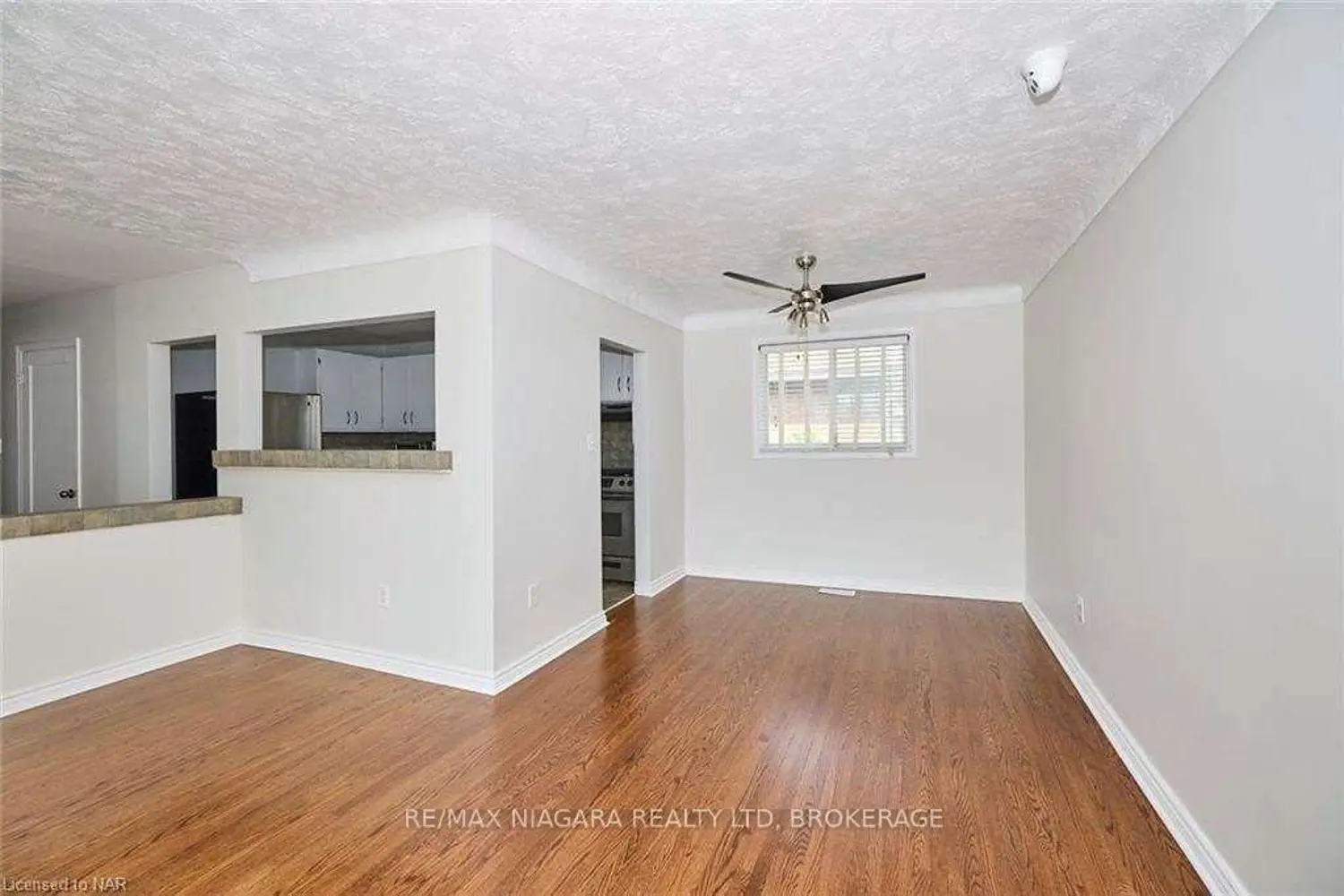 6933 Hagar Avenue photo 3