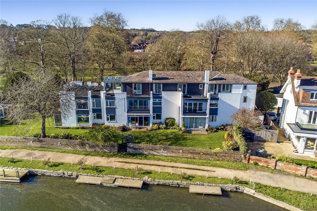 3 bed flat for saleDunstable House, Riverside, Marlow, Buckinghamshire SL7 photo 4
