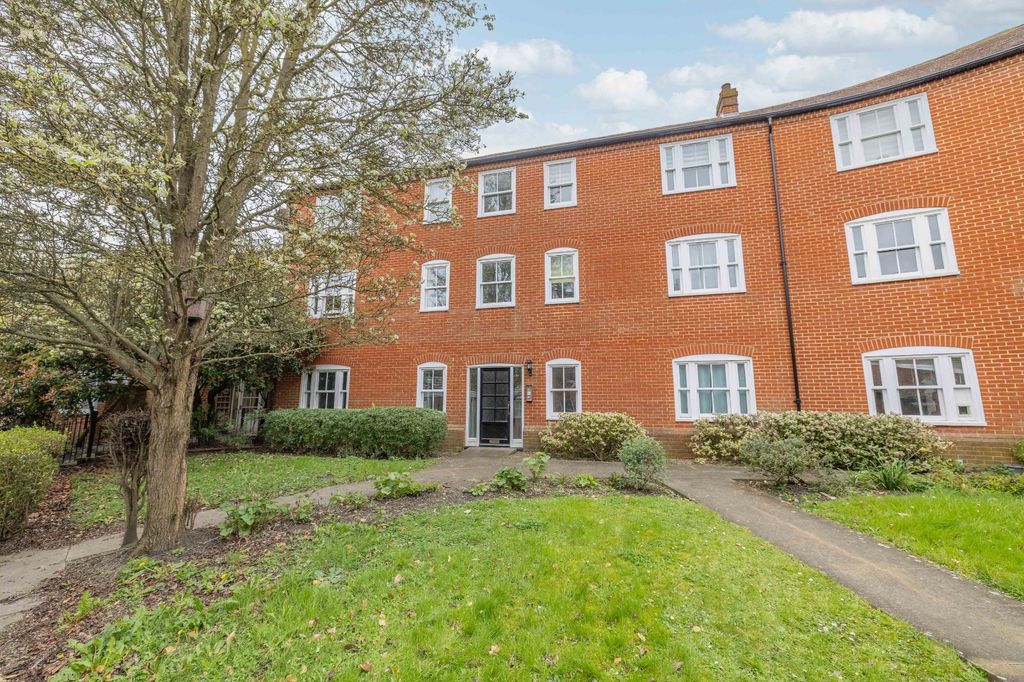 2 bed flat for saleStation Road West, Canterbury, Kent CT2