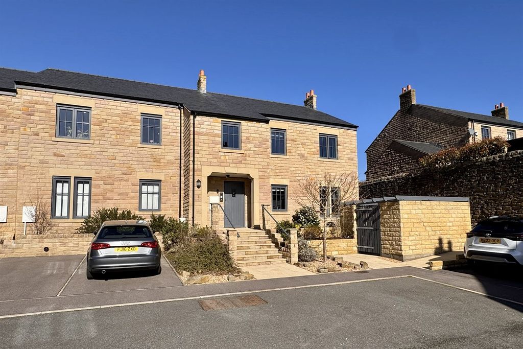 2 bed flat for saleSamuel Wood Close, Glossop SK13