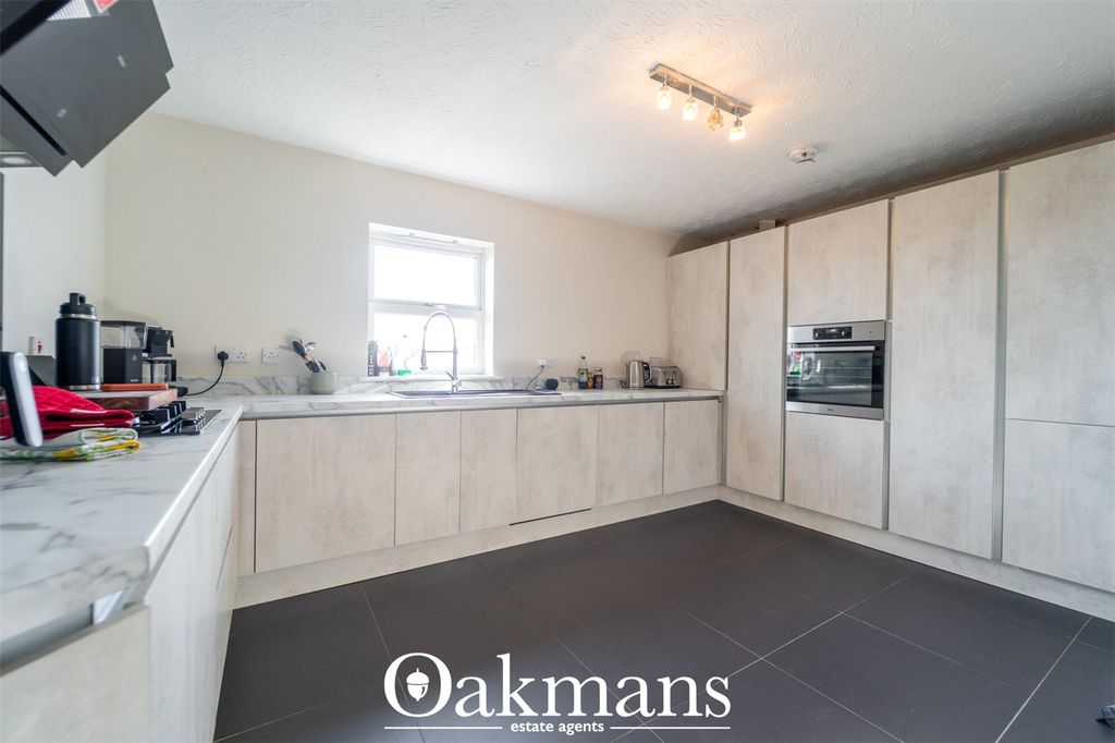 Additional image 2 of 2 bed flat for saleRumbush Lane, Shirley, Solihull, West Midlands B90