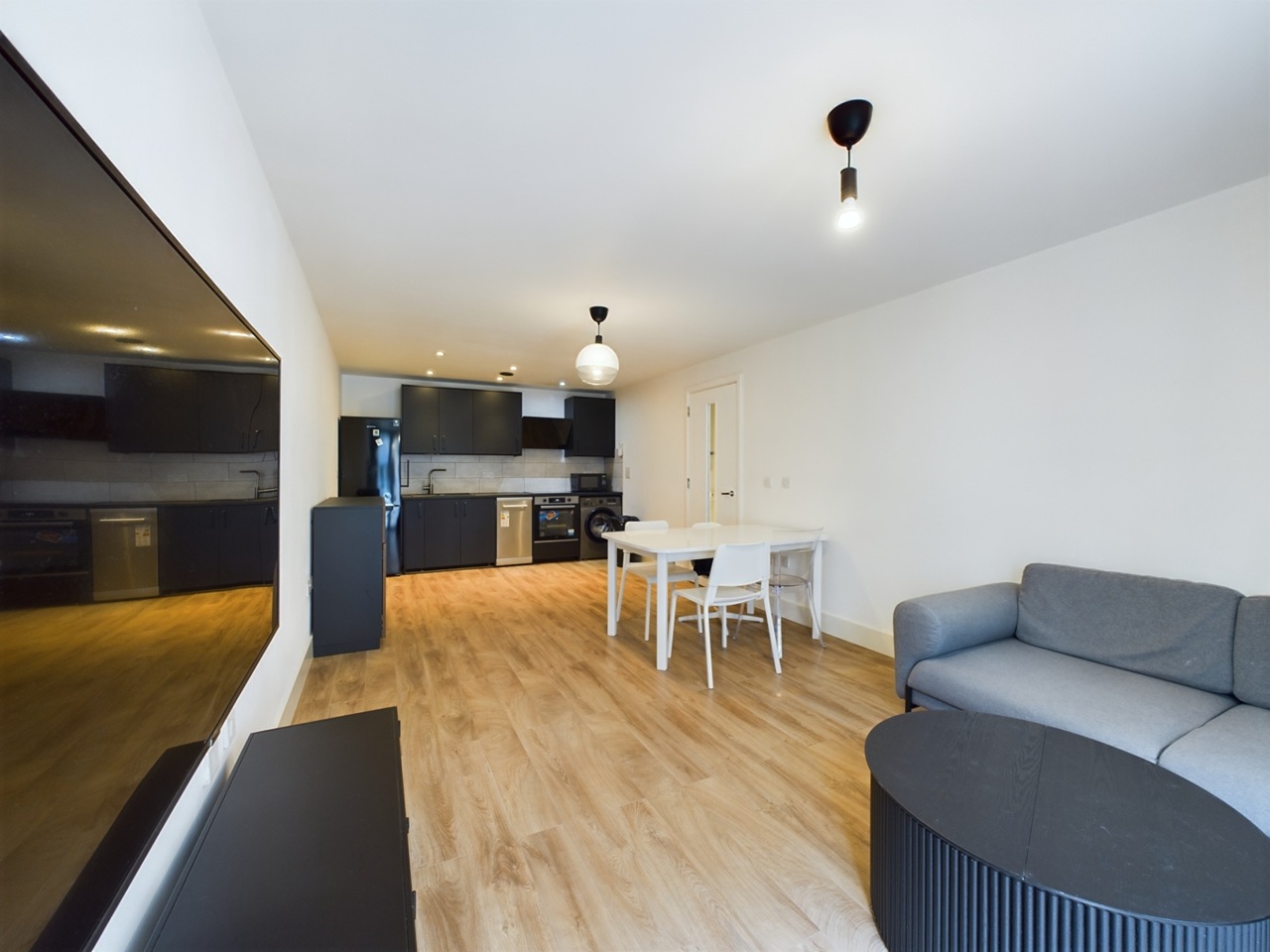 2 Bed Flat, Southside, B5, N1 7GU photo 4
