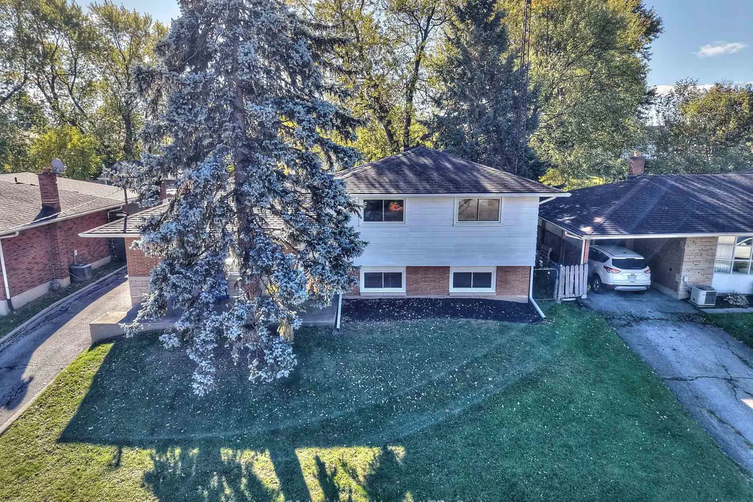 148 Champlain Drive photo 4