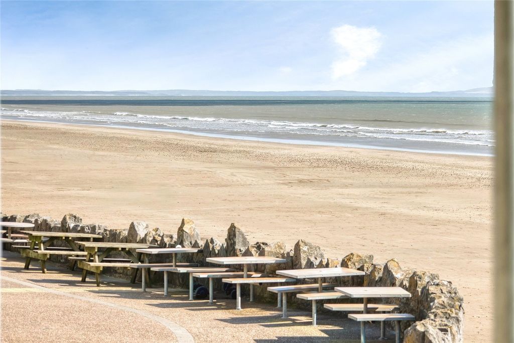 2 bed flat for saleThe Waterfront, Pendine, Carmarthen SA33 photo 2
