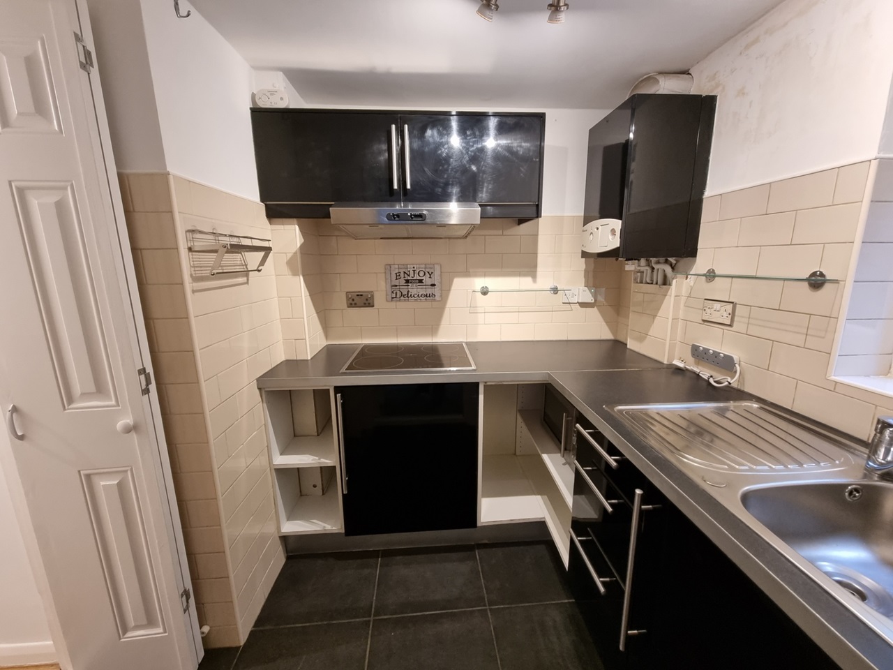 1 Bed Flat, Basement, WC1N, N1 7GU photo 4