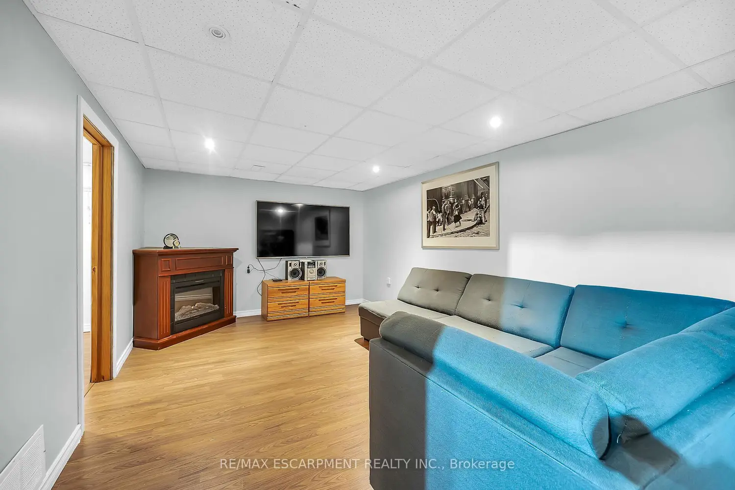 Additional image 13 of 1460 Garth Street 18