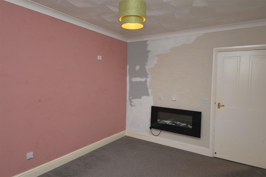 Additional image 3 of 2 bed flat for saleClareston Court, Station Road, Tenby SA70