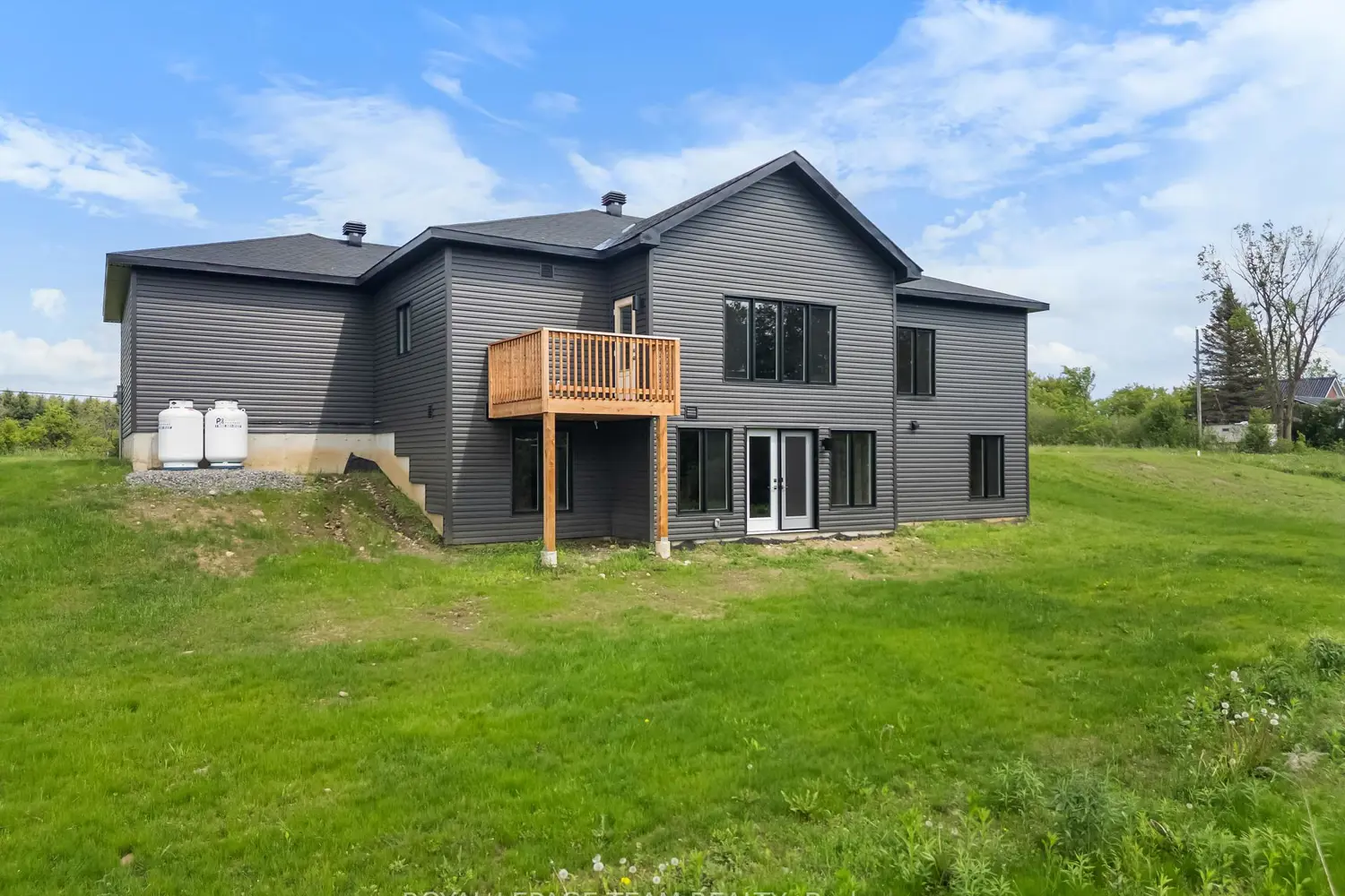 465 Pioneer Road photo 4