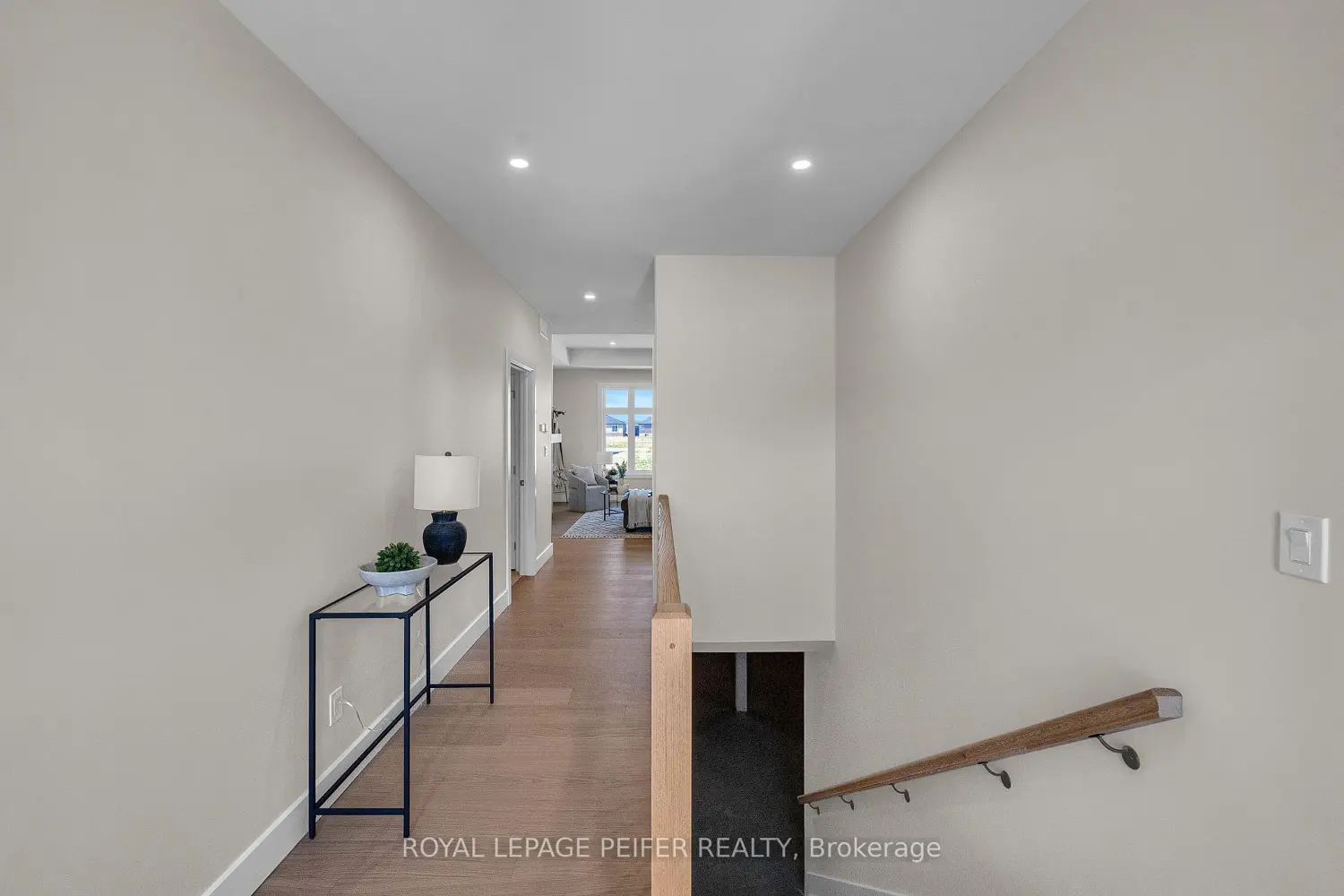 172 Rosewood Crescent photo 4