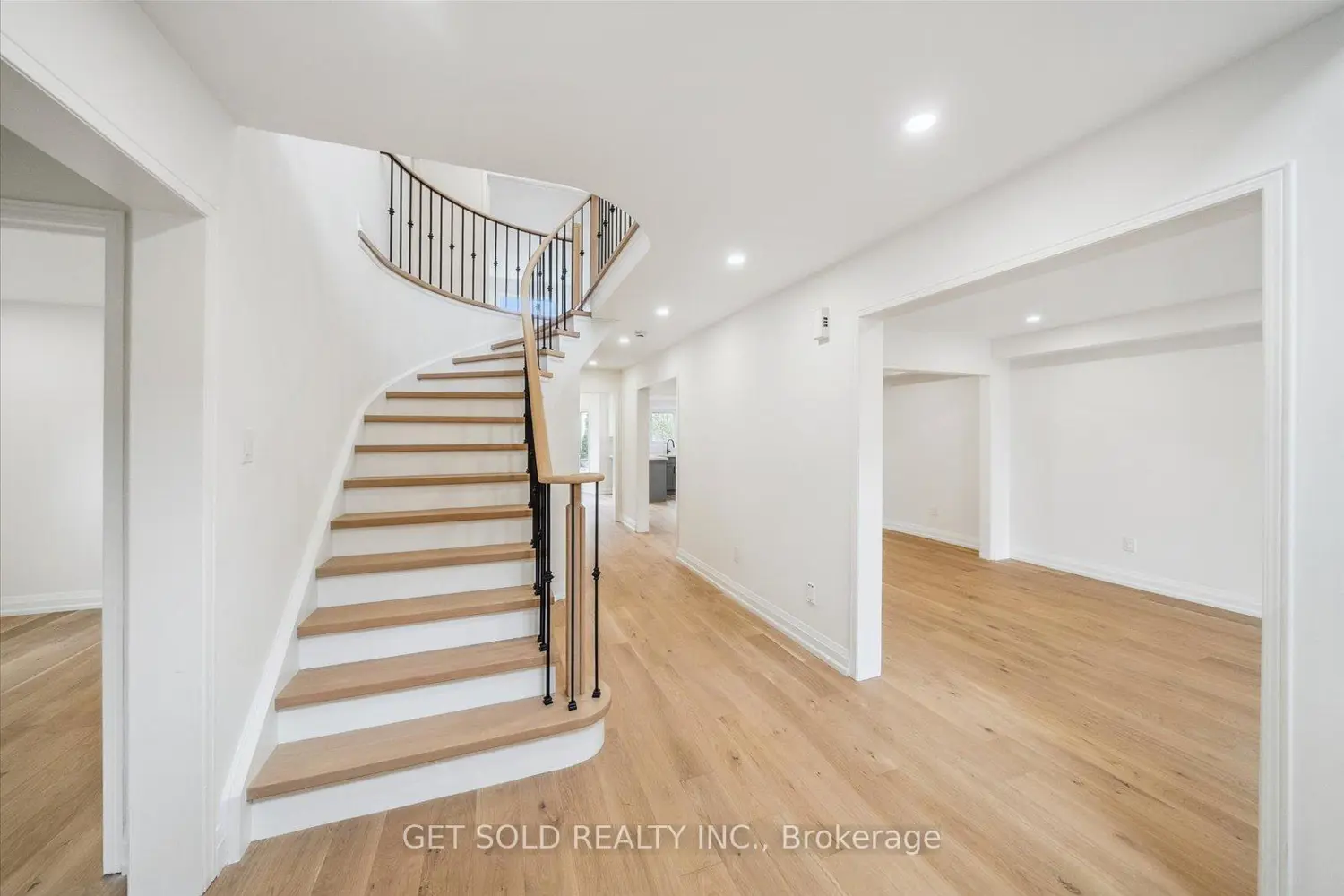 27 Edenbridge Drive photo 2